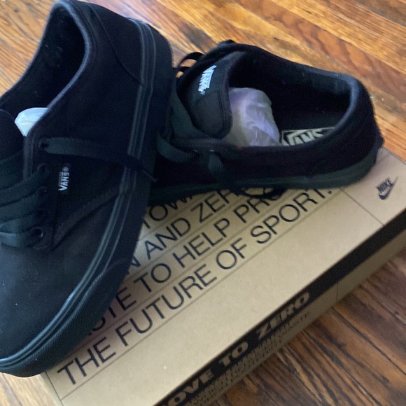 Vans - Picture 4 of 6